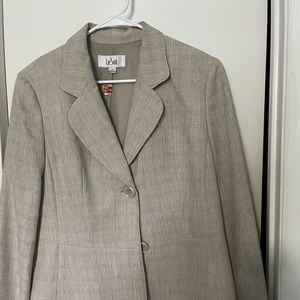 Ladies fully lined Le Suit, Size 14, 2 piece Beige Pant Suit